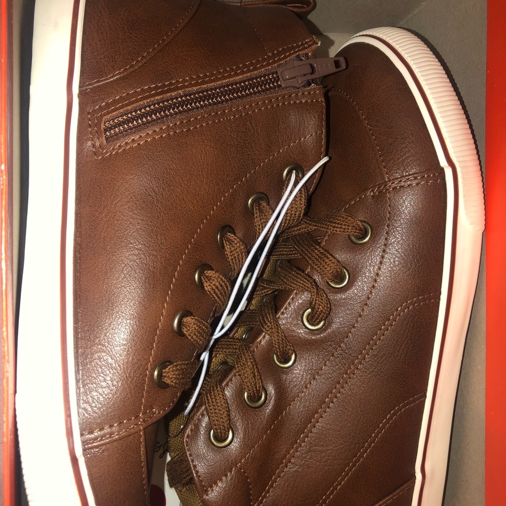 Boys shoes